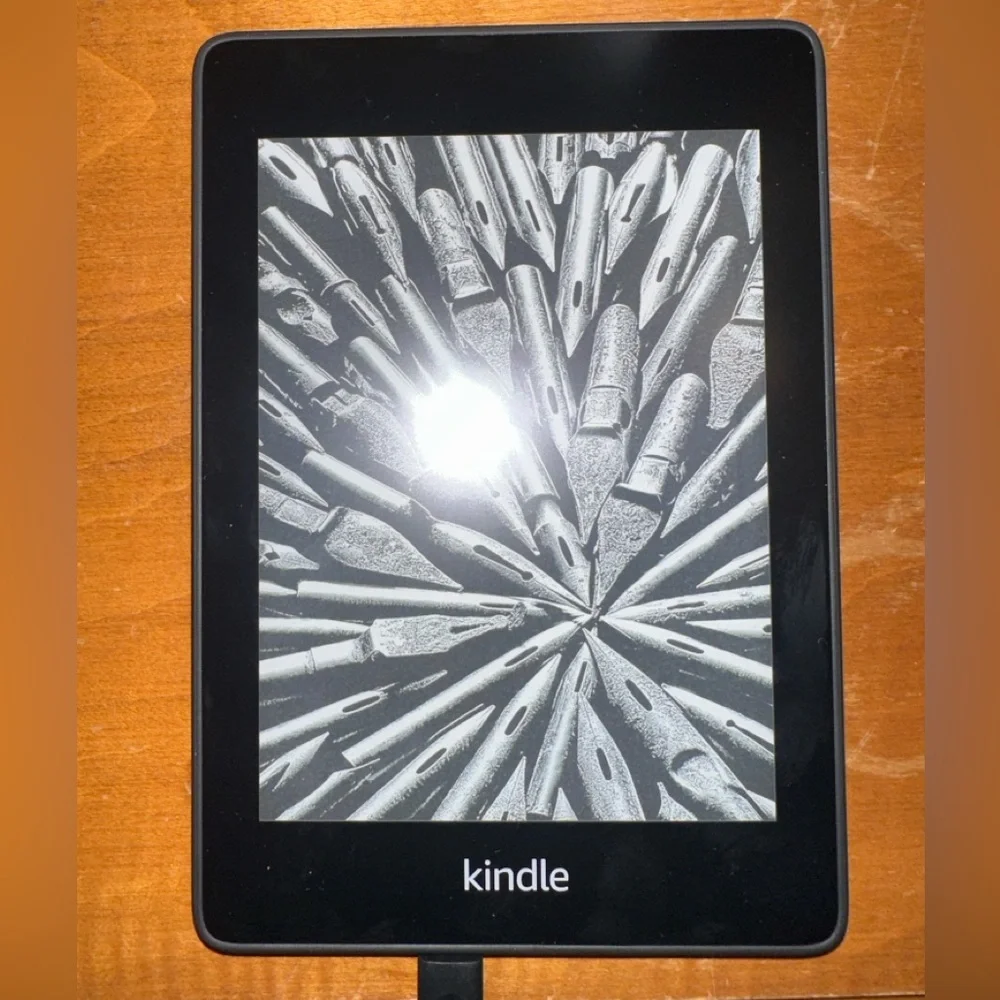 Amazon Kindle Paperwhite 2018 8GB - Black - Picture 2 of 7